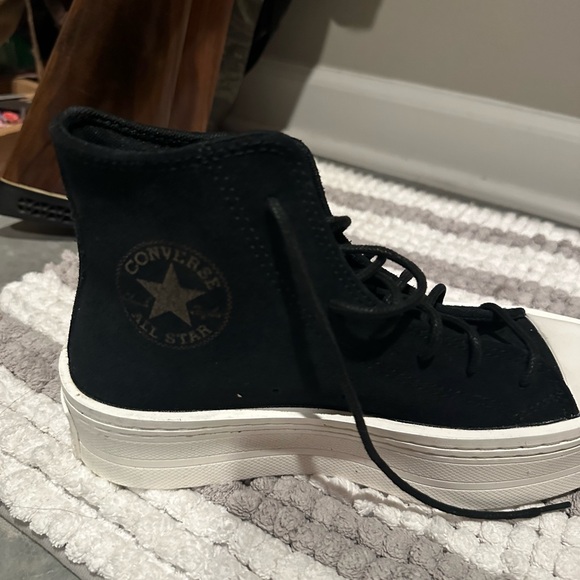 Converse women’s 6.5 platforms - Picture 2 of 5